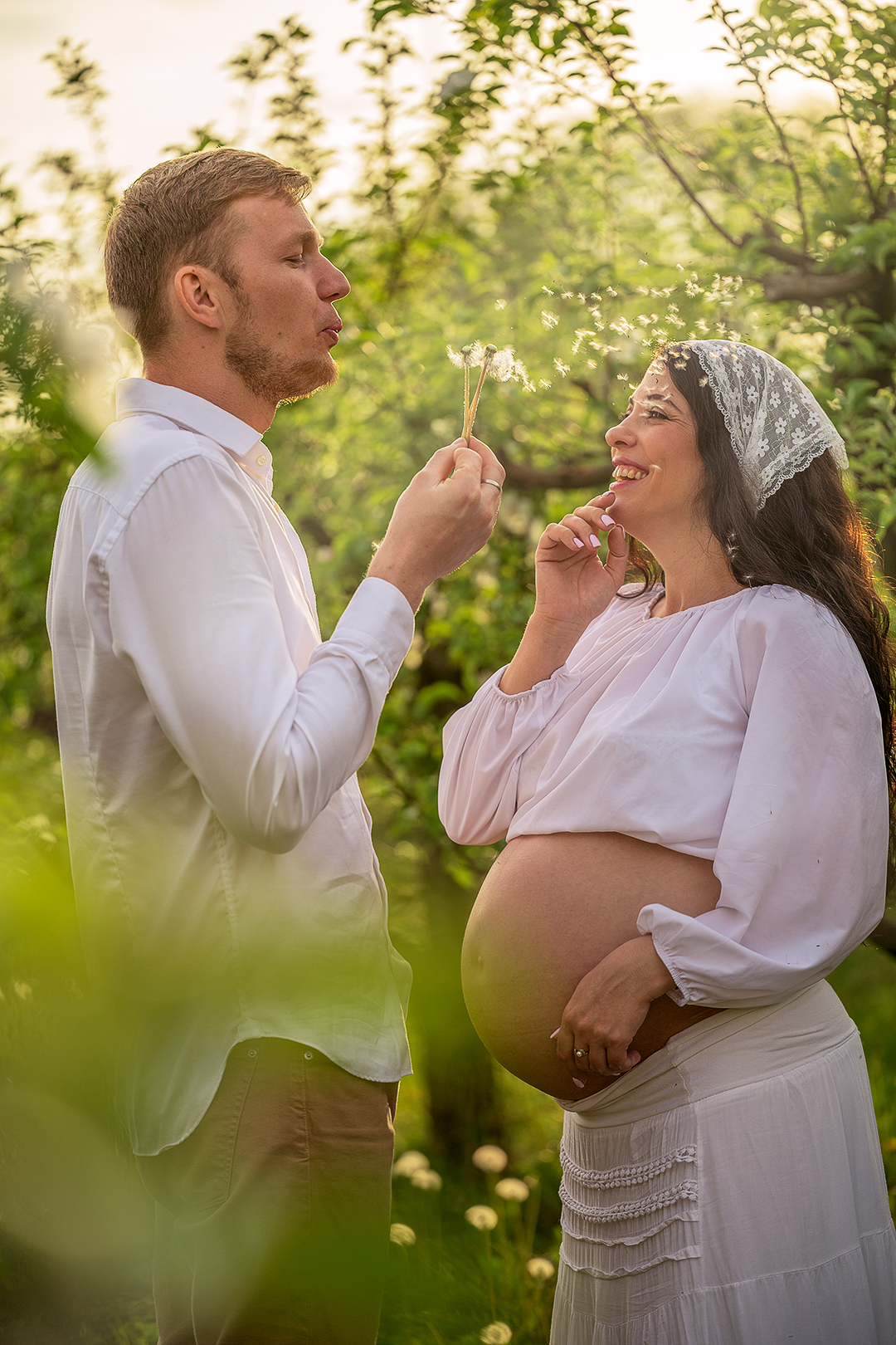 Сімейна editorial фотосесія просто неба.